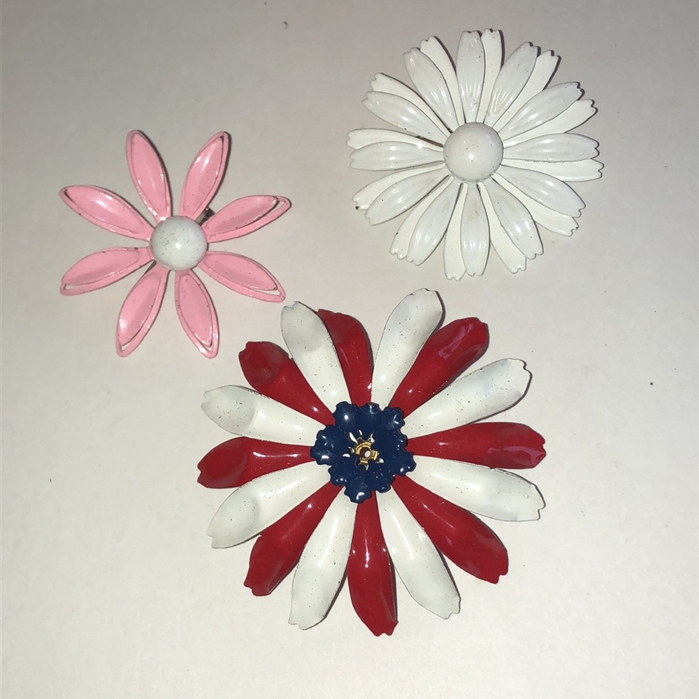 Patriotic Red, White & Blue Pink and White Floral Brooch Lot